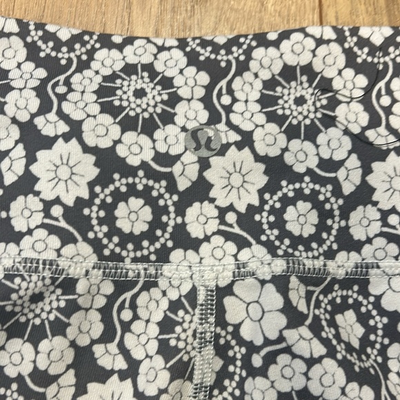 Lululemon leggings - Picture 4 of 5